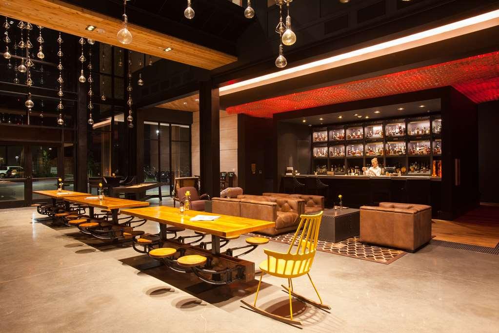קולג' סטיישן The George, By Valencia Hotel Collection מסעדה תמונה