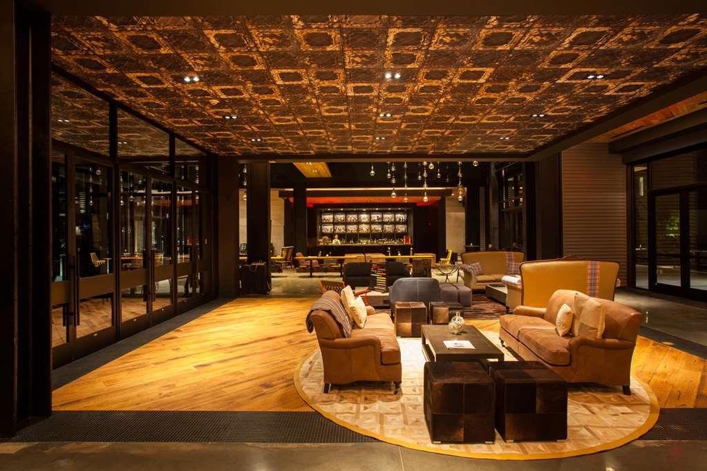 קולג' סטיישן The George, By Valencia Hotel Collection מראה פנימי תמונה