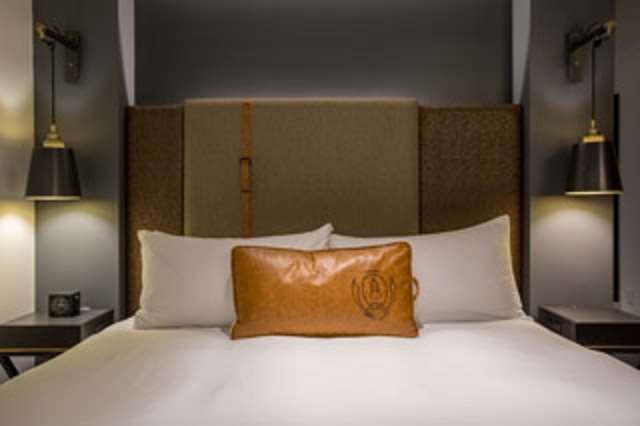 קולג' סטיישן The George, By Valencia Hotel Collection חדר תמונה